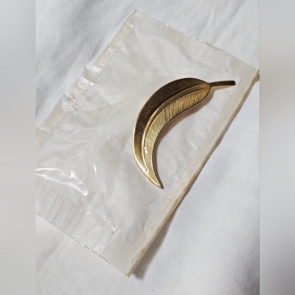 Vintage Gold Leaf Brooch Pin (Costume)